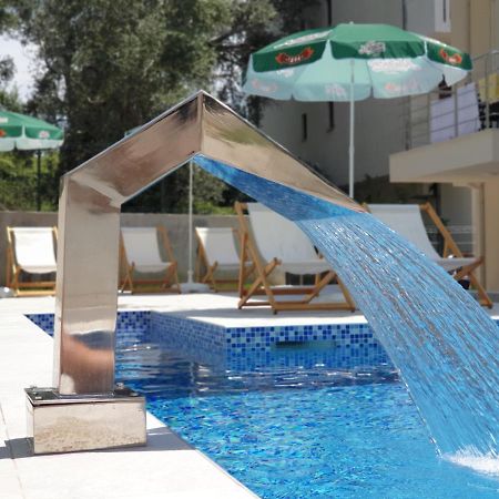 Grejm Lux Family Apartments Petrovac Екстериор снимка