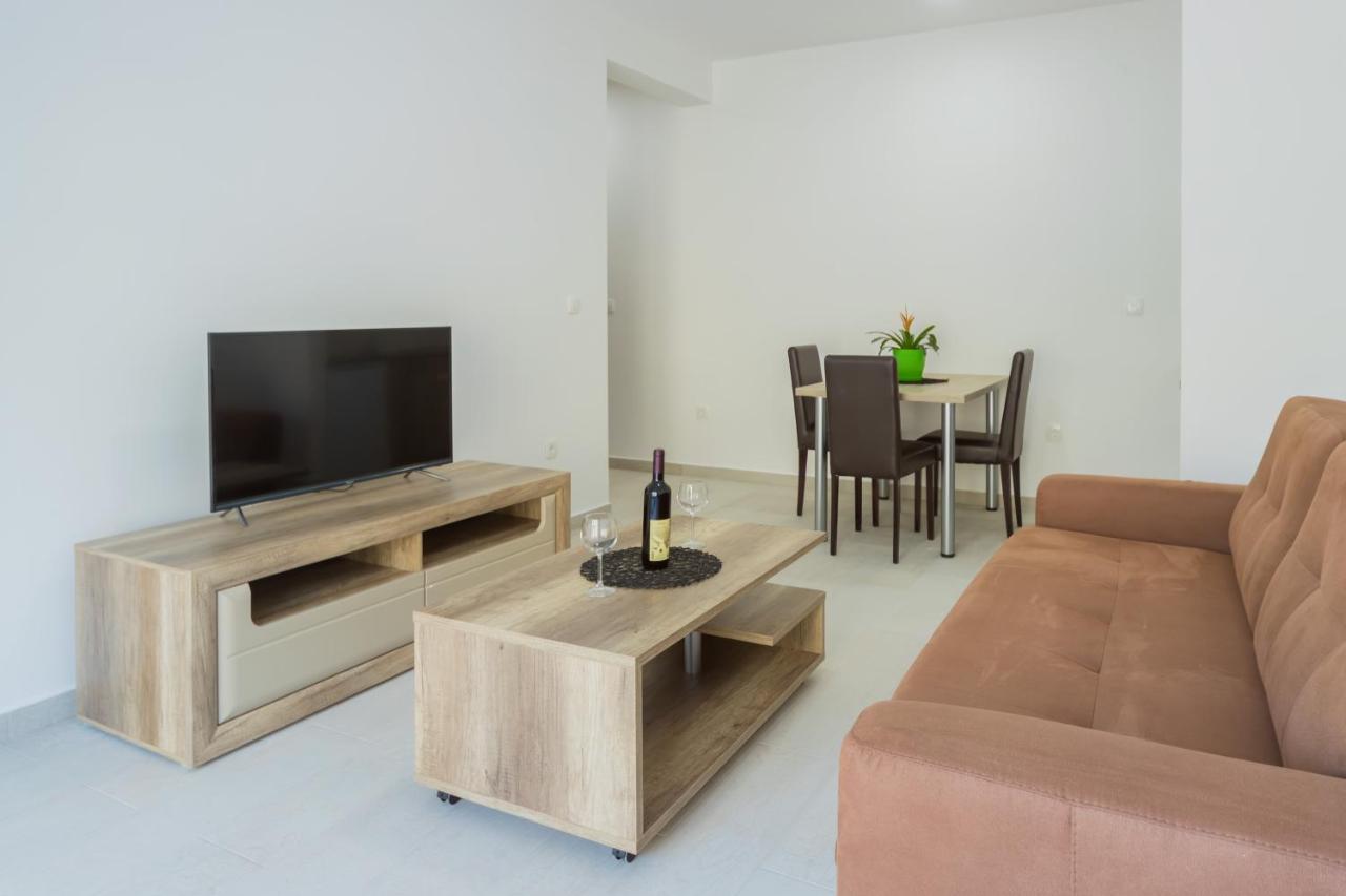Grejm Lux Family Apartments Petrovac Екстериор снимка