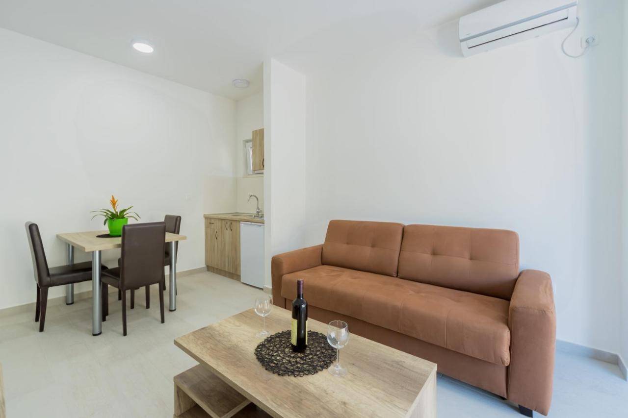 Grejm Lux Family Apartments Petrovac Екстериор снимка