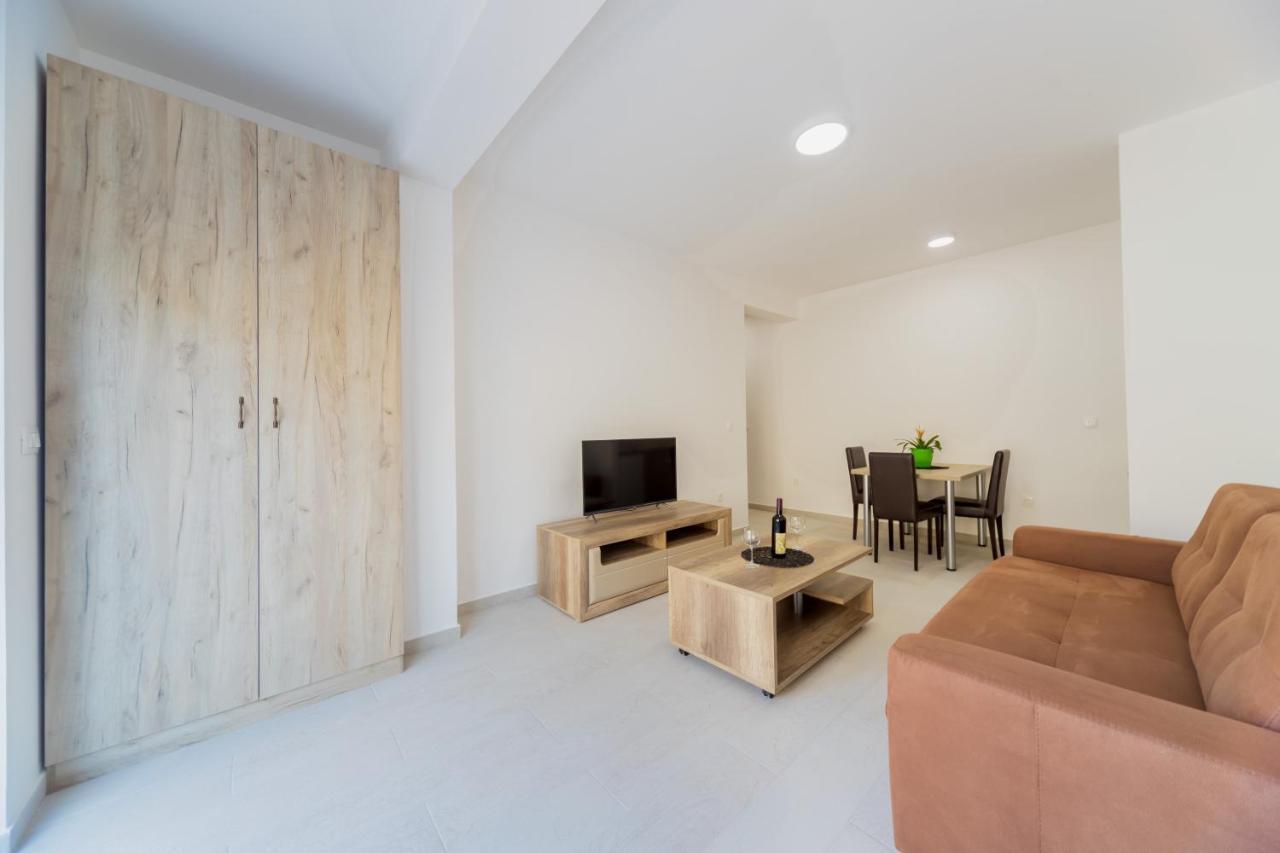 Grejm Lux Family Apartments Petrovac Екстериор снимка