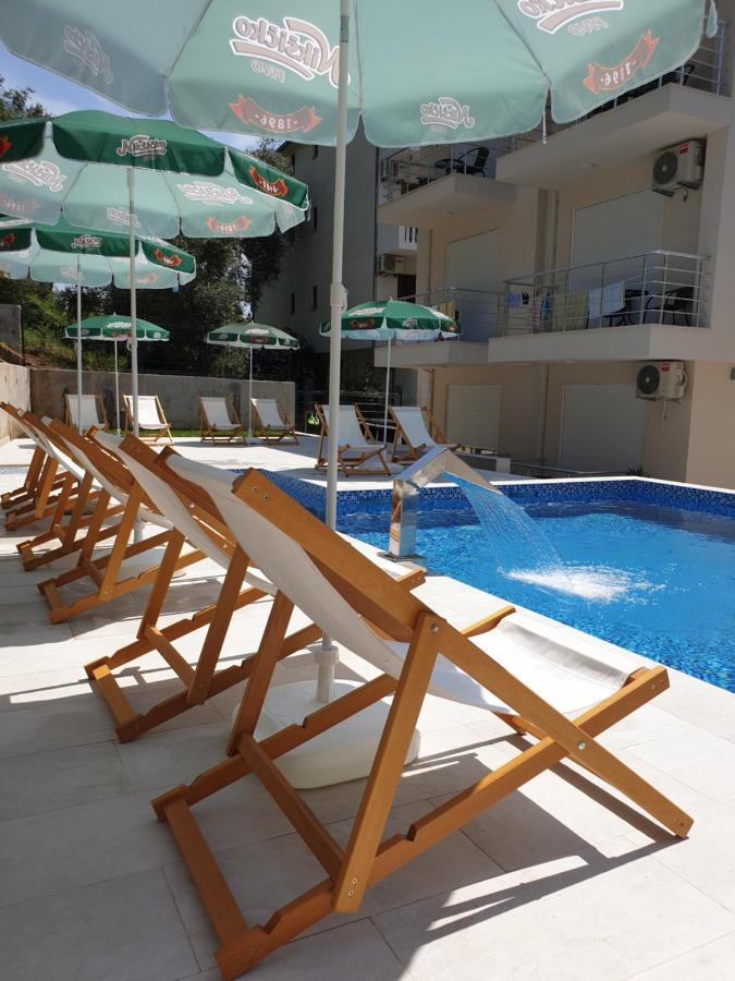 Grejm Lux Family Apartments Petrovac Екстериор снимка